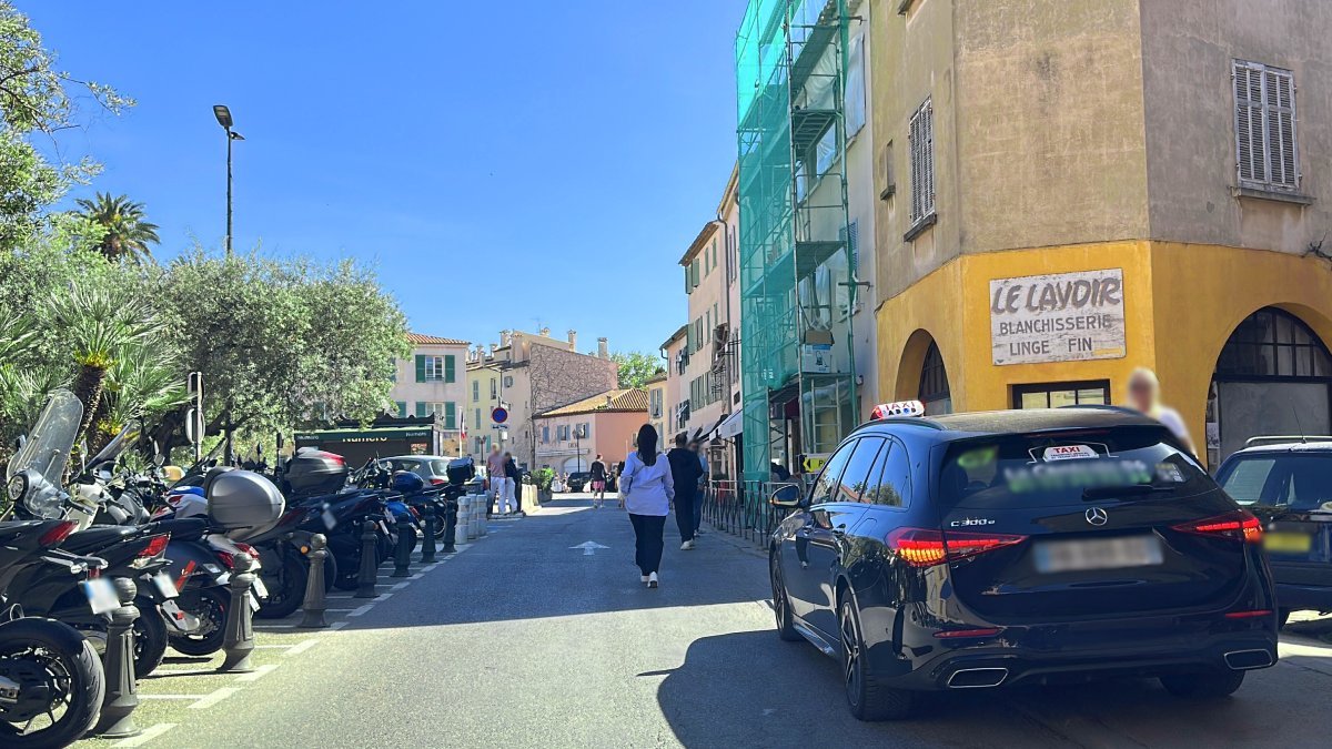 Official taxis waiting for passengers at Cannes for transfers to Saint-Tropez
