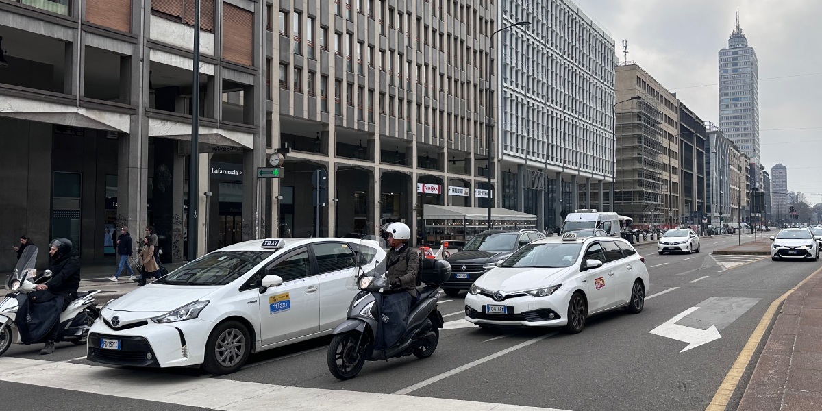 Book a taxi from Milan airport Malpensa to Lugano