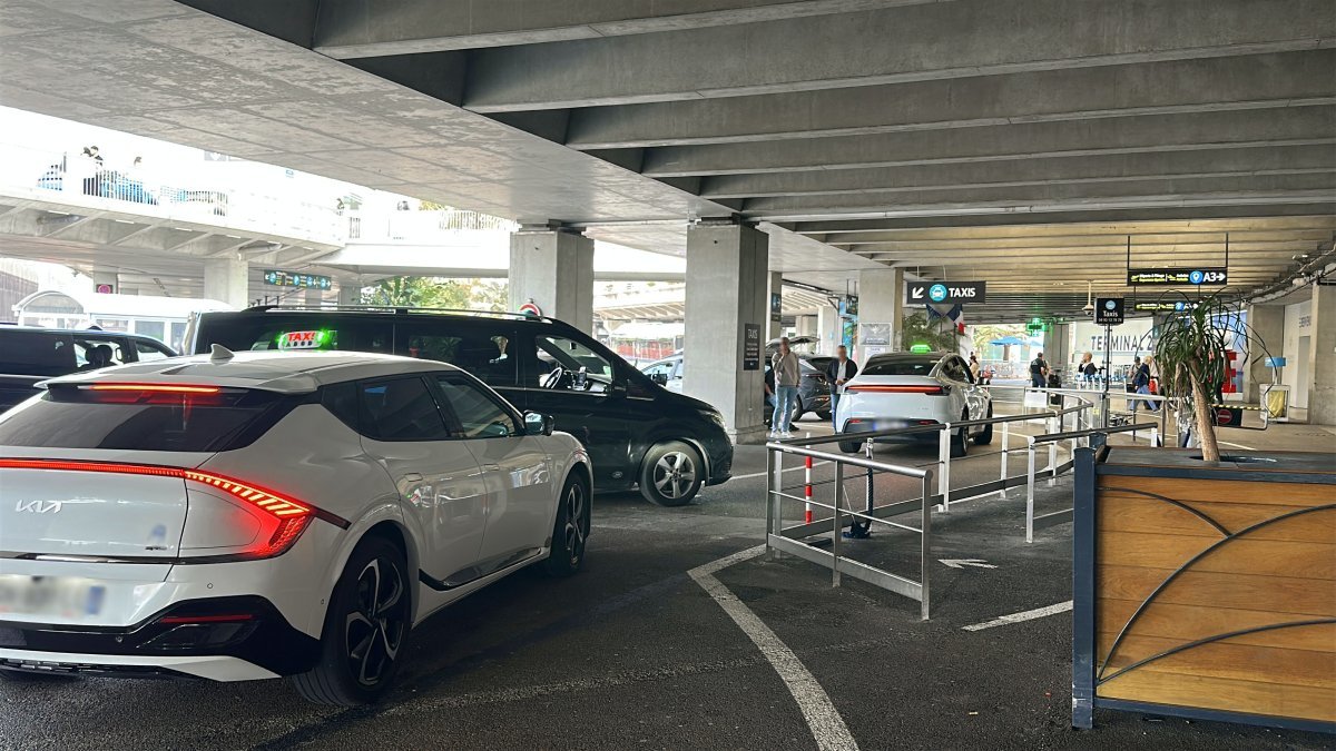 Official taxis waiting for passengers at Nice Airport for transfers to Cogolin