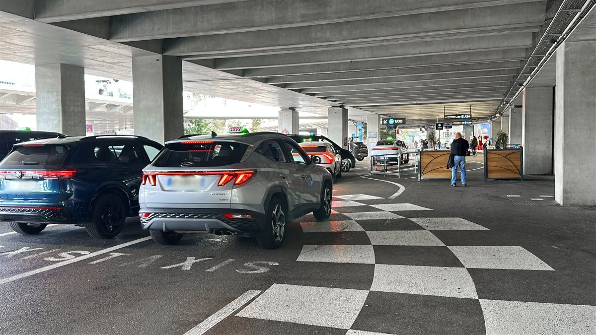 Official taxis waiting for passengers at Nice Airport for transfers to La Croix-Valmer