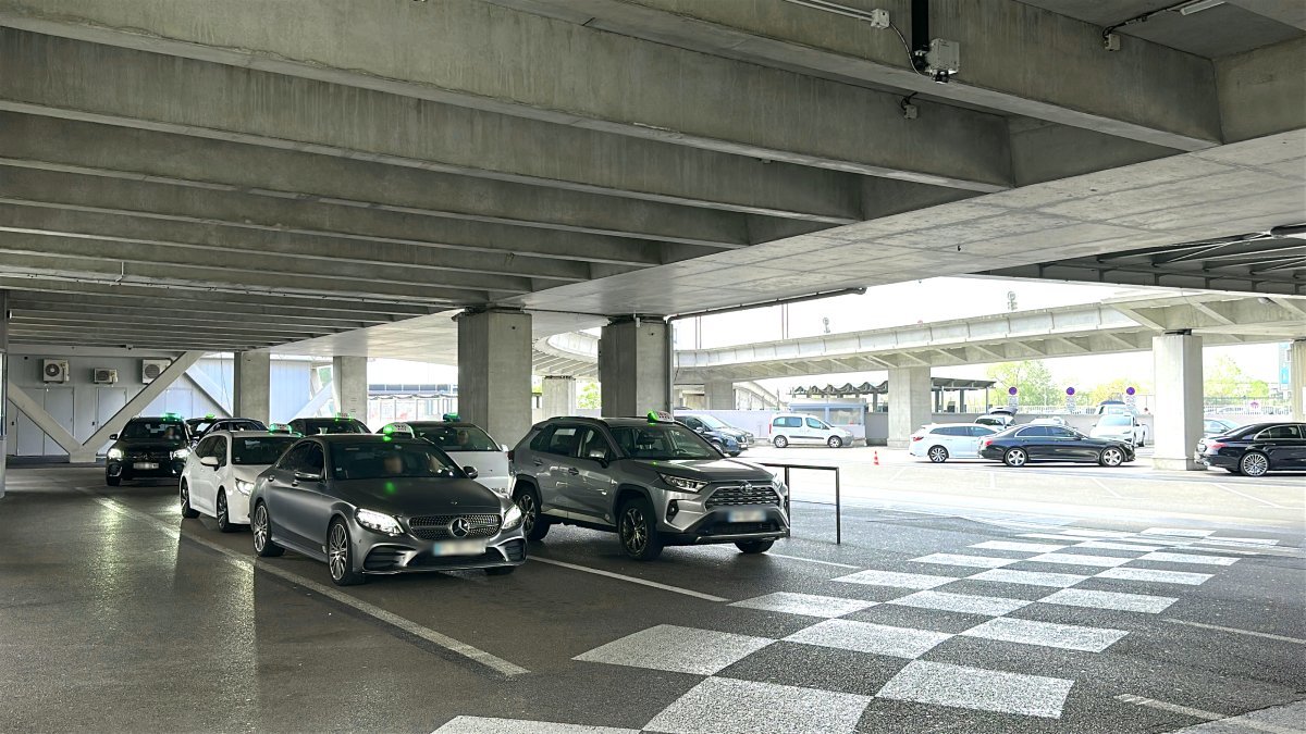 Official taxis waiting for passengers at Nice Airport for transfers to Pampelonne Beach