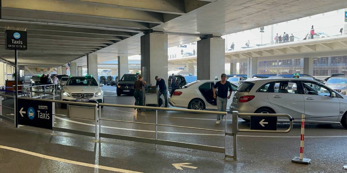 Conditions and features of taxi from Nice to Saint-Tropez