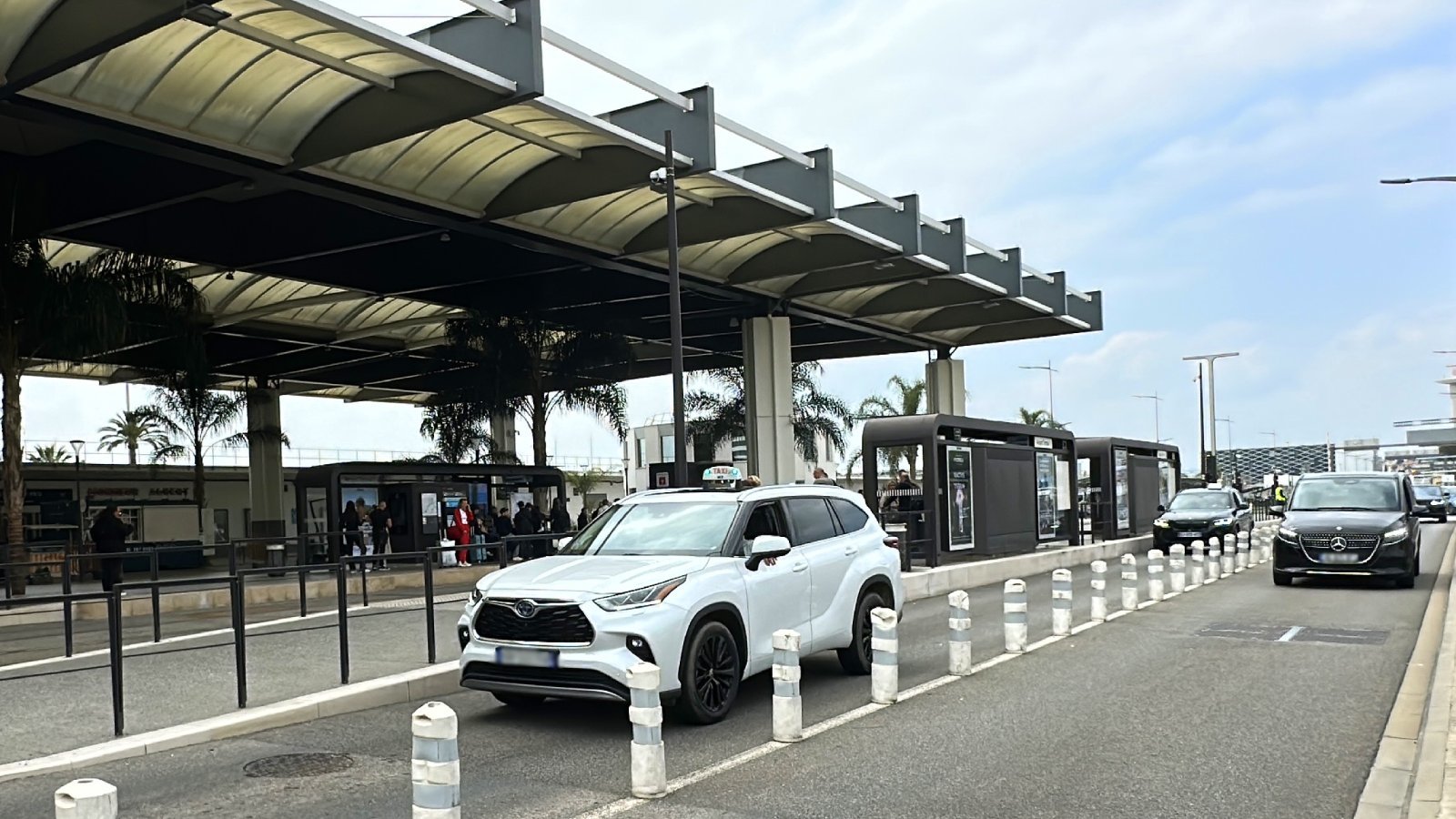 Official taxi and private transfer at Nice Airport Terminal 2