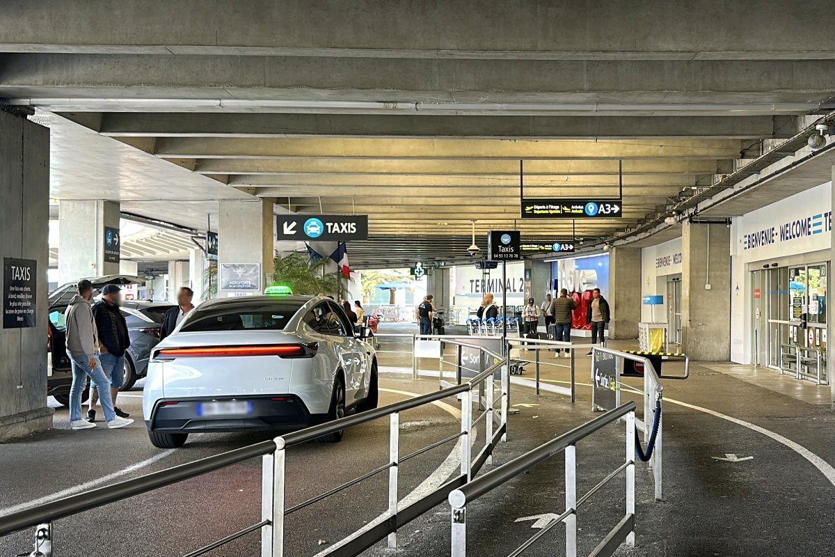 A taxi waits for passengers at the taxi rank at Nice Airport Terminal 1.