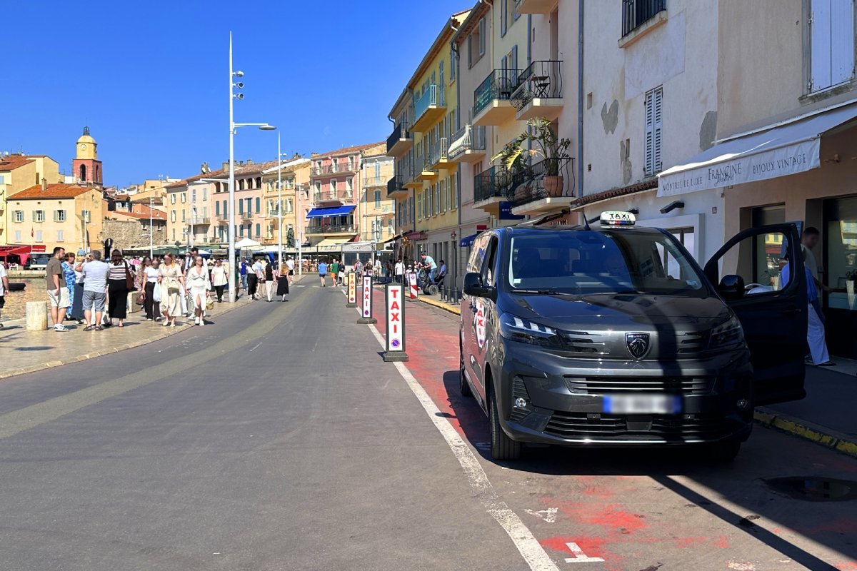 Taxi rank in the port of Saint-Tropez Quai Gabriel Peri