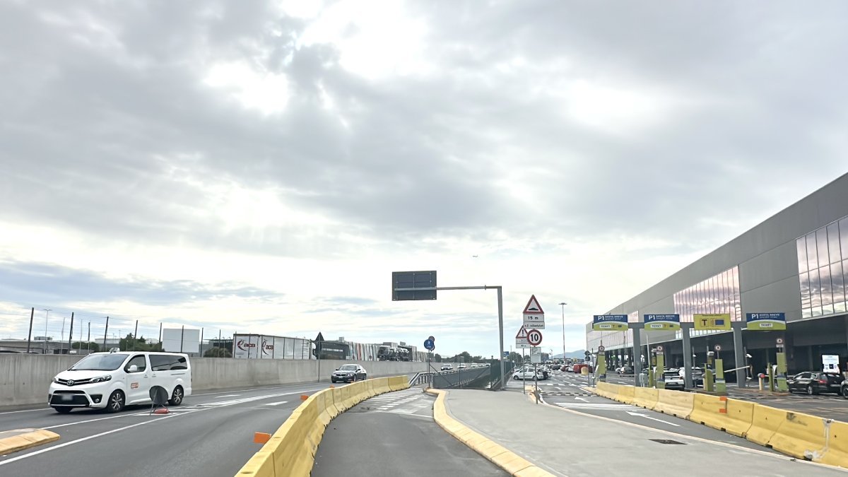 Official taxi waits for passengers to take them from Bergamo Airport to Cervinia