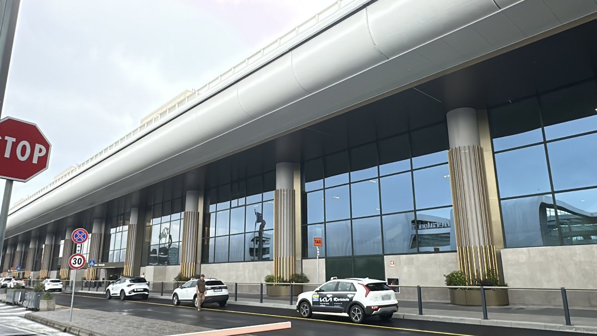 Official taxi waits for passengers to take them from Malpensa Airport to Andermatt