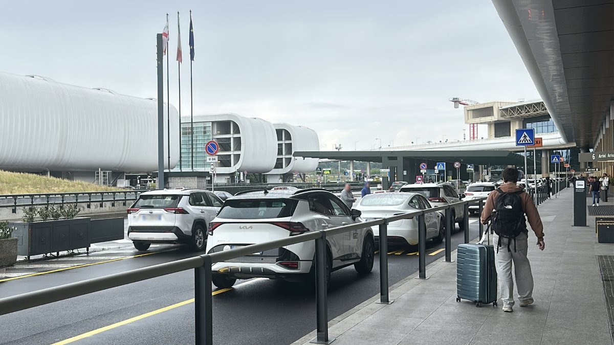 Official taxi waits for passengers to take them from Malpensa Airport to Cervinia