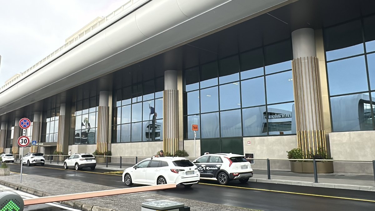 Official taxi waits for passengers to take them from Malpensa Airport to Saas-Fee