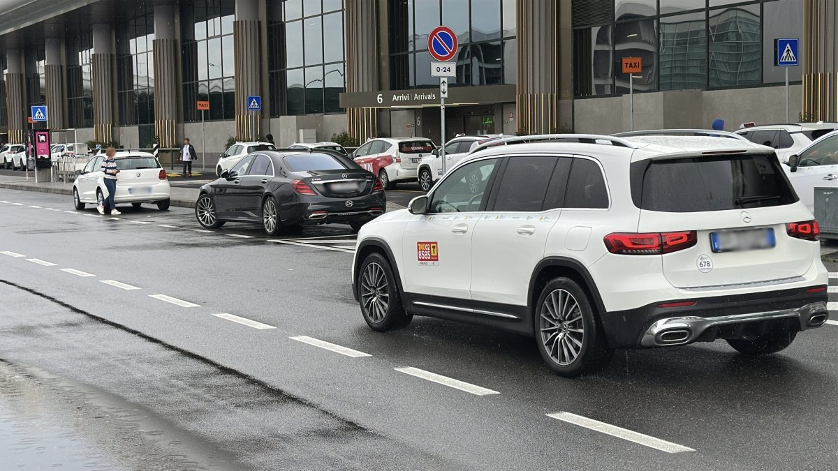 Official taxi waits for passengers to take them from Malpensa Airport to Zermatt (Täsch)