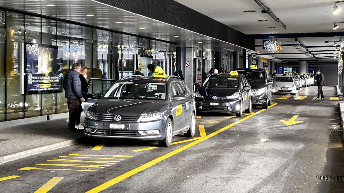 Official taxi is waiting for passengers to take them from Geneva airport to Tignes