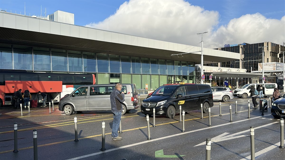 Official taxi is waiting for passengers to take them from Geneva airport to Vallandry