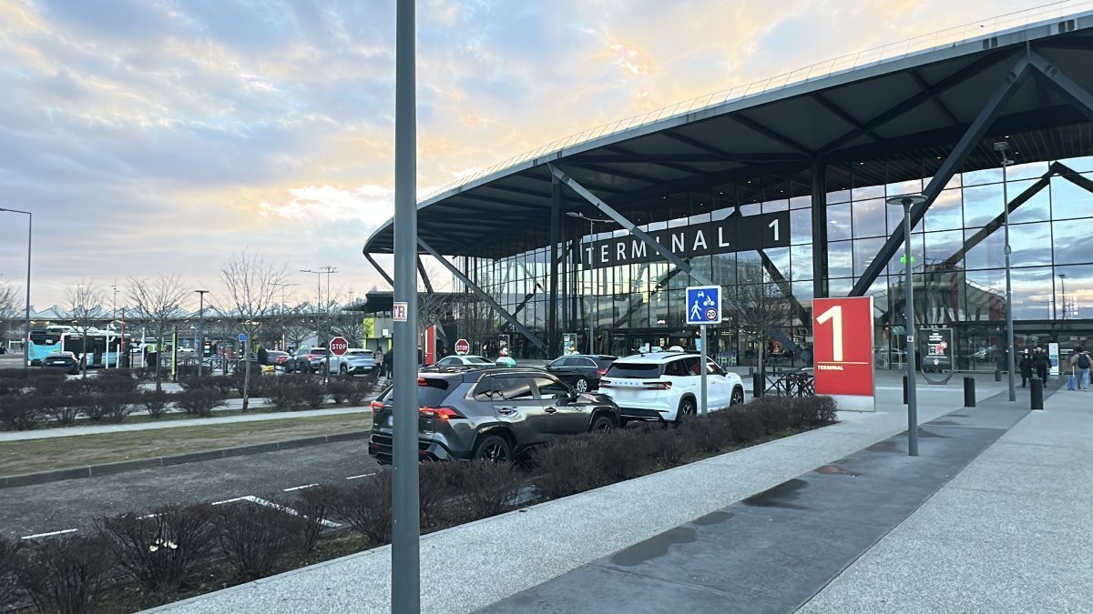 Official taxis wait for passengers to take them from Lyon Airport to Les Arcs
