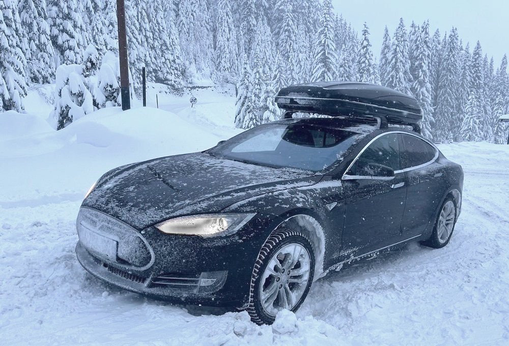 Tesla Model S 4x4 electric car with a roof box and a huge trunk inside for transfer from Geneva airport to Chamonix