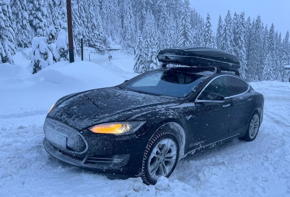 Book a taxi from Geneva Airport to Courchevel by Tesla S