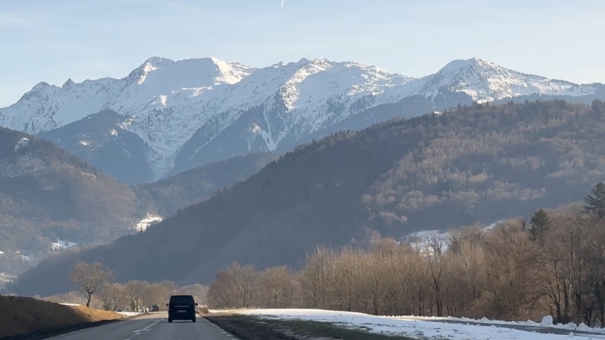 Car making a transfer on the road from Geneva airport to Avoriaz (main route)