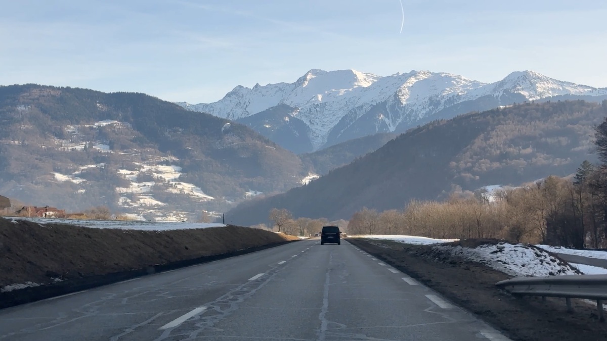 Car making a transfer on the road from Geneva airport to Vallandry (main route)