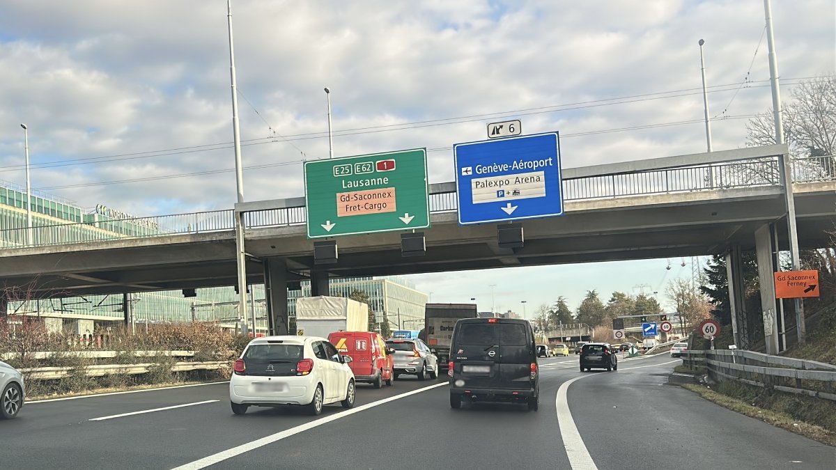 Car making a transfer along the road from Geneva airport to Zermatt (Täsch) (main route)