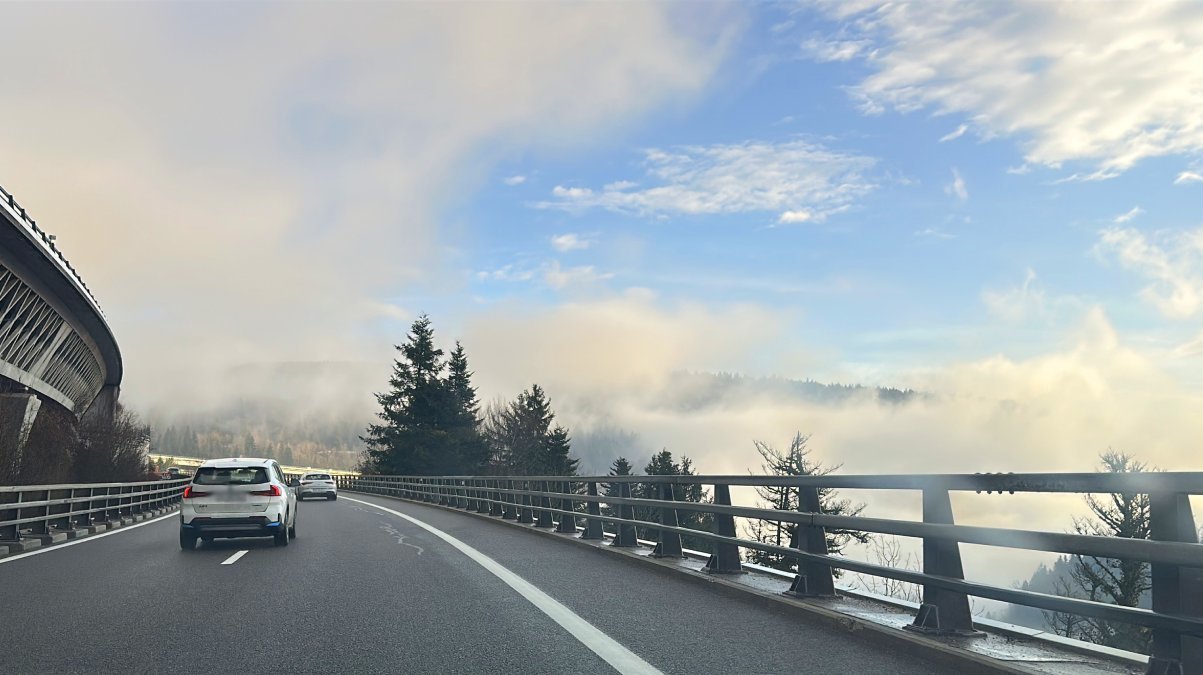 A car leaves Lyon Airport to make a private transfer to Chamonix