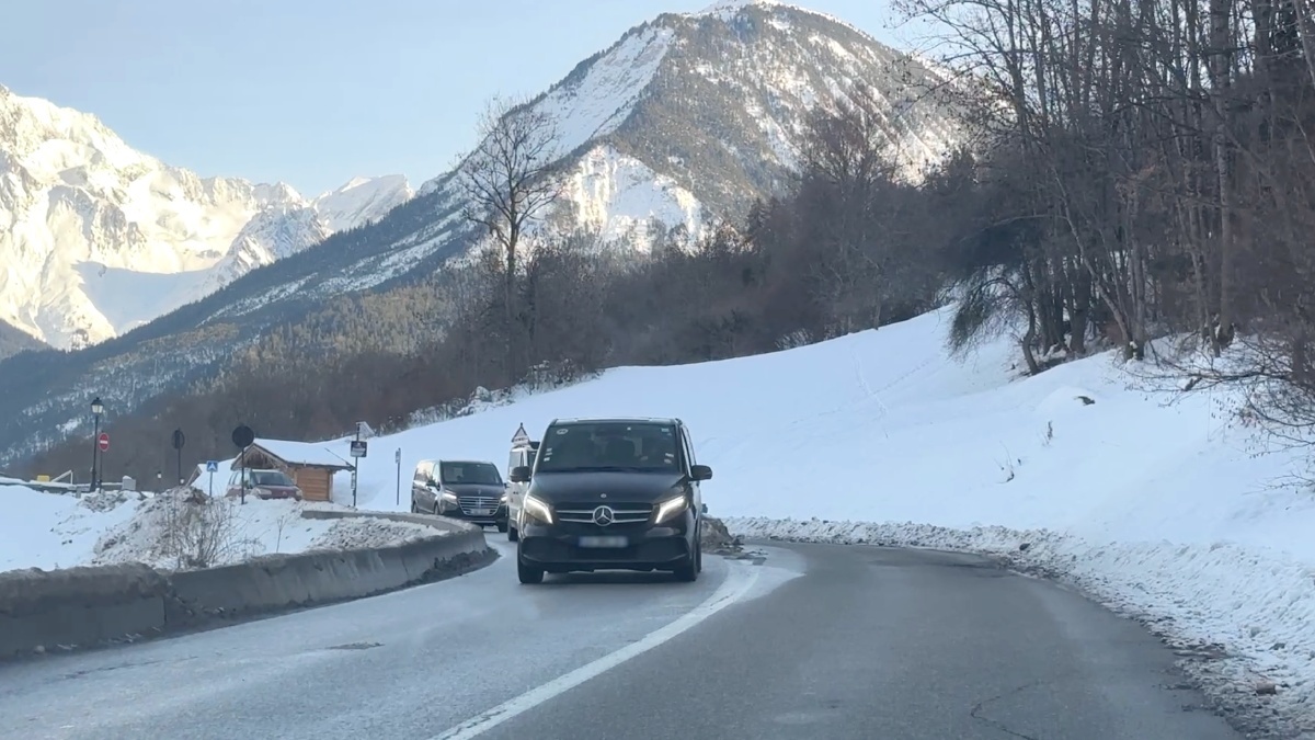 The car leaves Lyon Airport to perform an individual transfer to Courchevel