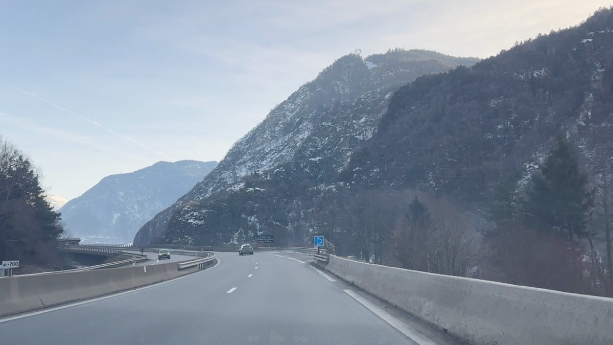 A car leaves Lyon Airport to make a private transfer to La Plagne