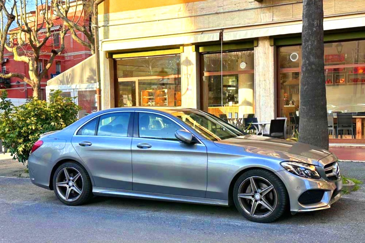 Mercedes C-Class sedan for private airport transfers to Salou