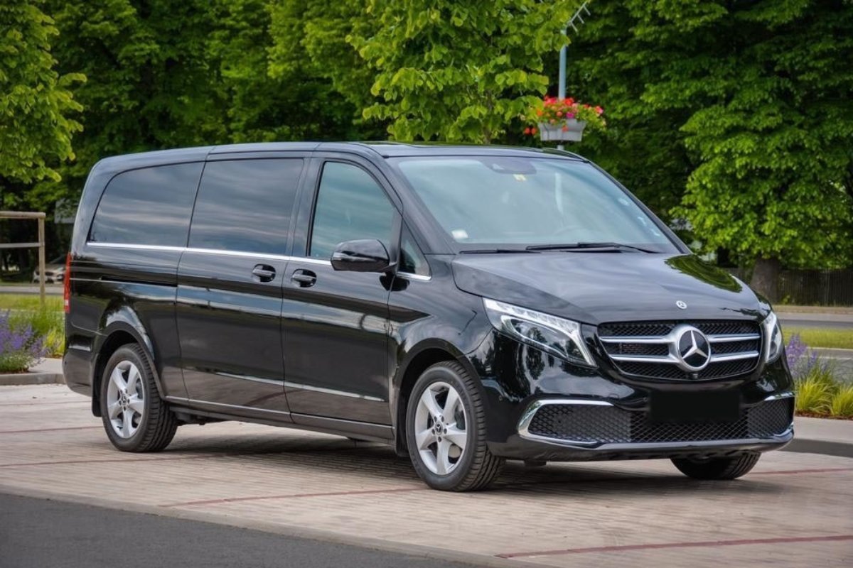 Mercedes V-Class 2023 luxury minivan with spacious seating for up to 7 passengers