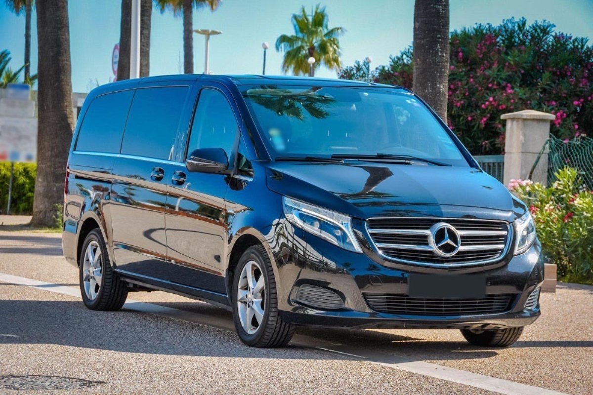 Mercedes Vito business van for families and small groups to Salou