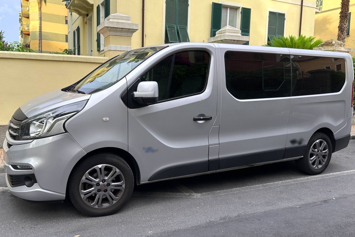 Renault Trafic van for up to 8 passengers travelling from Barcelona Airport to Salou