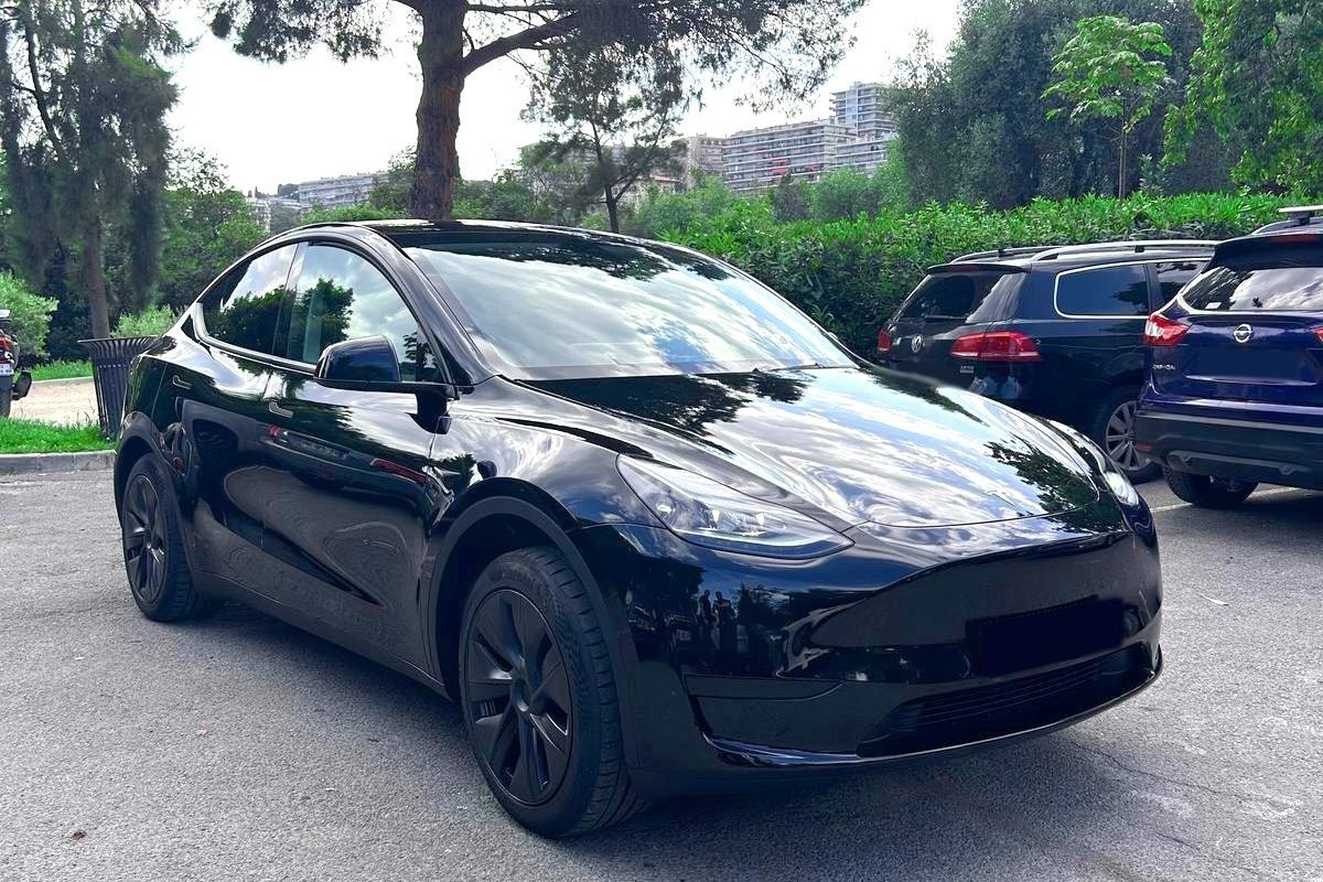 Tesla Model Y transfer service from Nice Airport to Cogolin