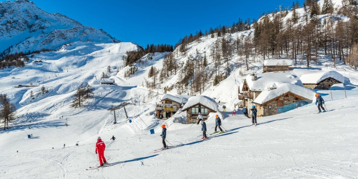 Book a private transfer from Milan airport Malpensa to Courmayeur Book a private transfer from Milan airport Malpensa to Courmayeur