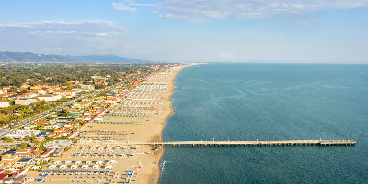 Private transfer by car from Milan to Forte dei Marmi with a professional driver