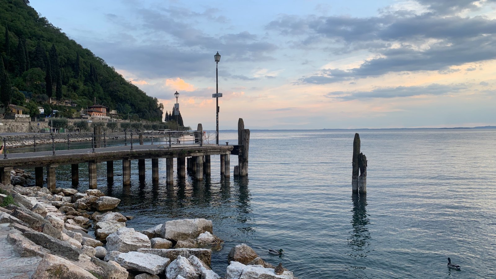 Private transfer by car from Milan to Lake Garda with a professional driver