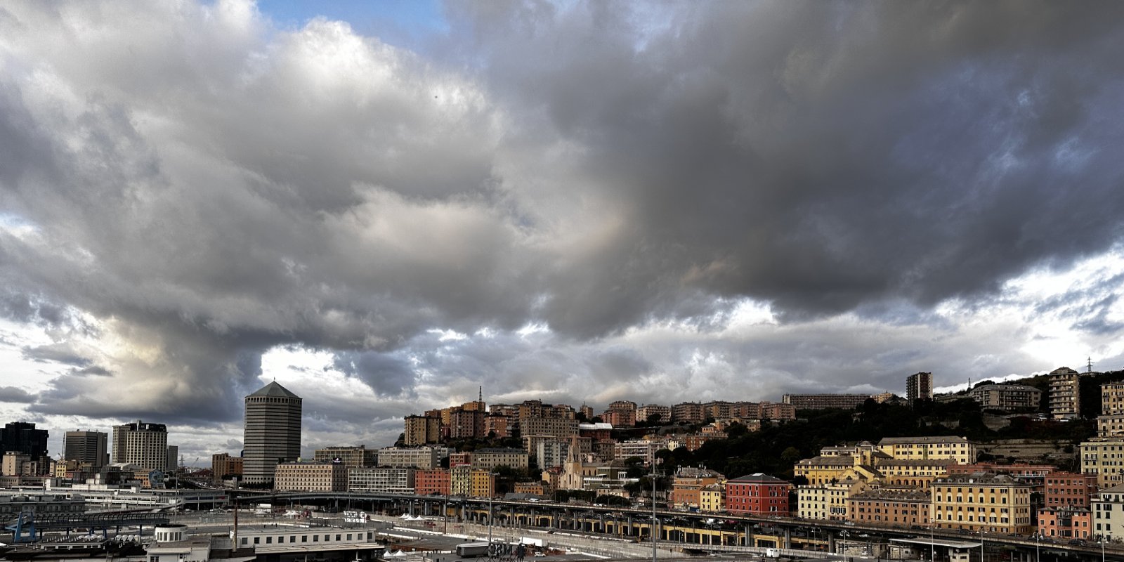 Private transfer by car from Milan to Genoa with a professional driver