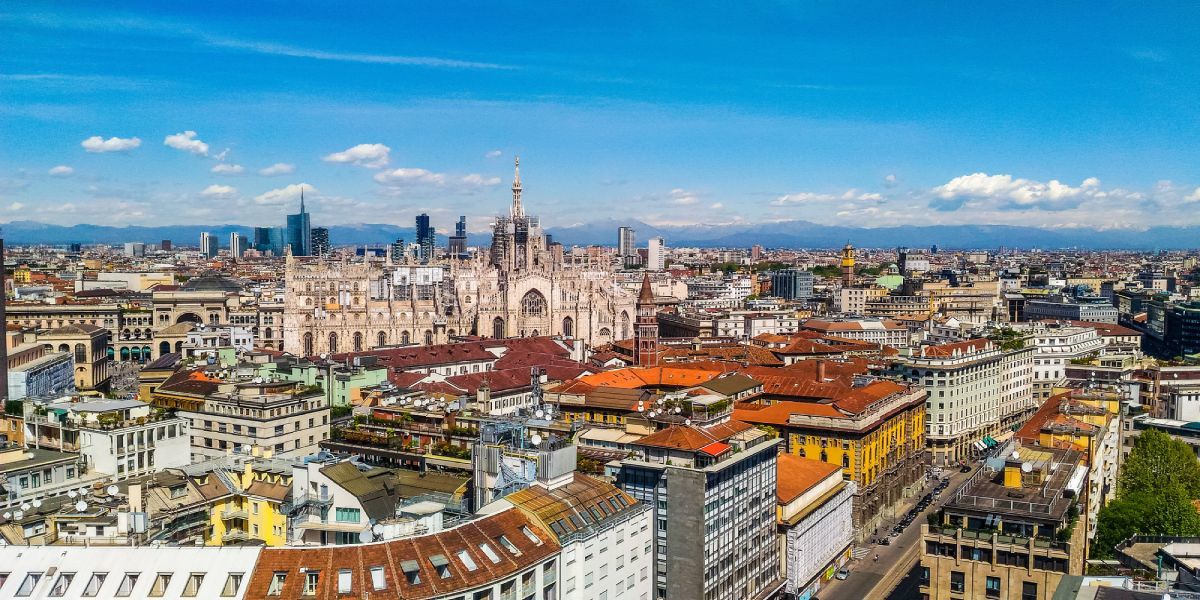 Book a private transfer from Milan airport Malpensa to Monza