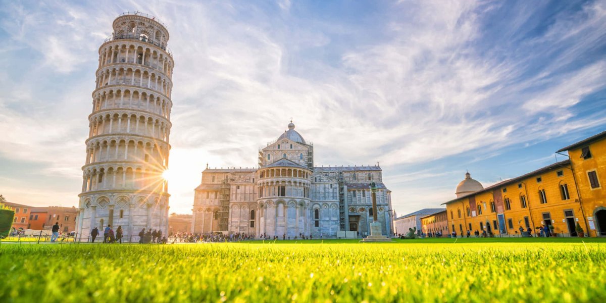 Book a private transfer from Milan airport Malpensa to Pisa