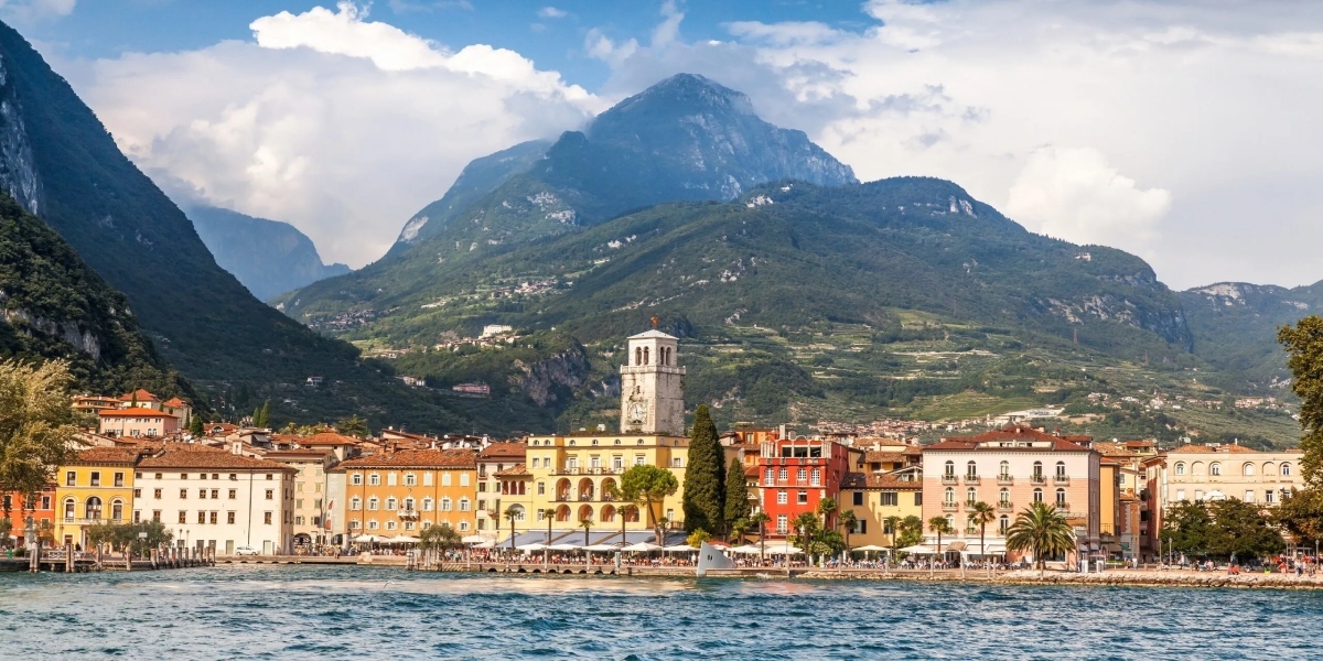 Book a private transfer from Milan airport Malpensa to Riva del Garda