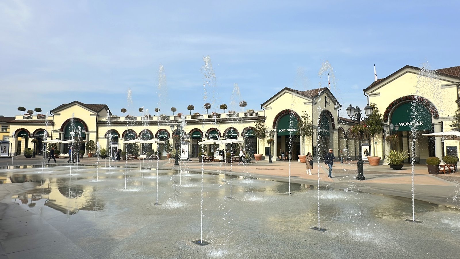Private transfer by car from Milan to Serravalle Designer Outlet with a professional driver