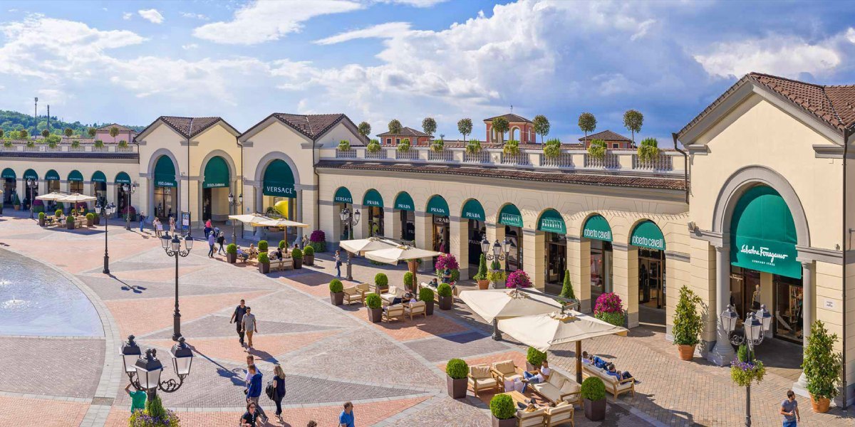 Book a private transfer from Milan airport Malpensa to Serravalle