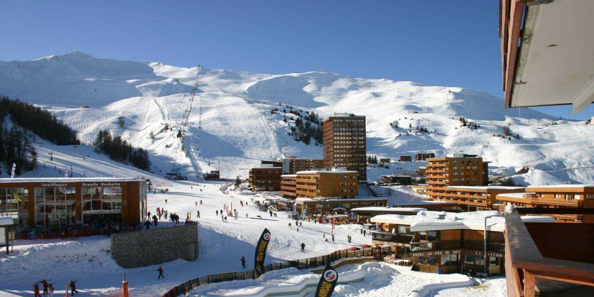 Book a private transfer from Geneva airport to La Plagne