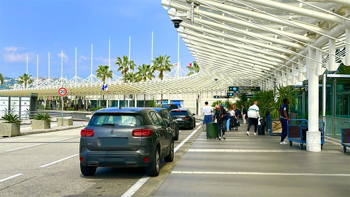 Uber car dropping off passengers at Nice Airport