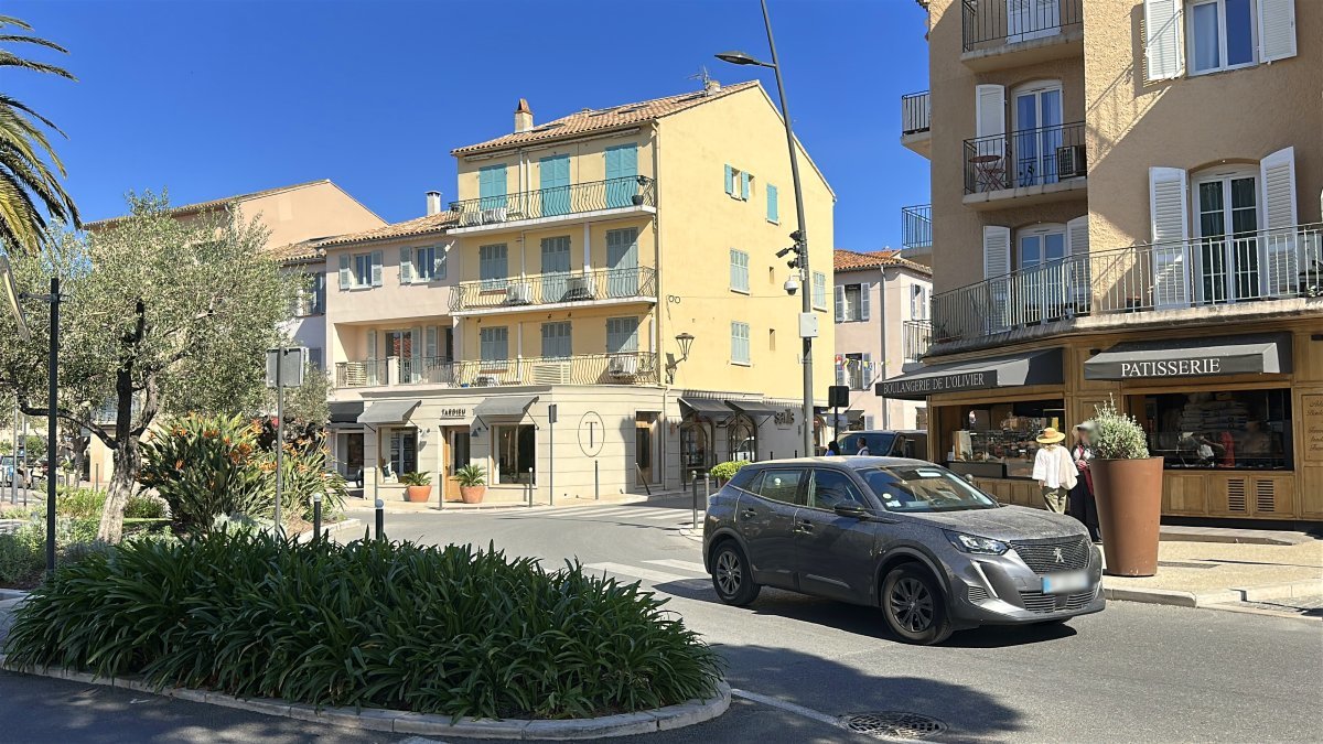 An Uber car brought passengers from Cannes to Saint-Tropez