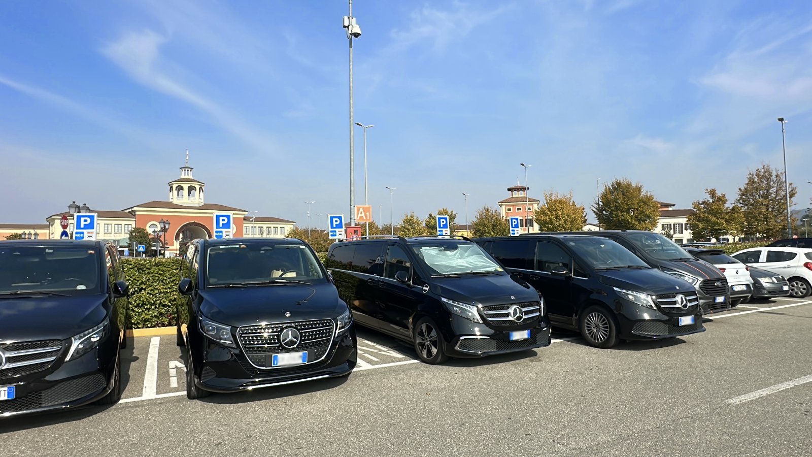 Different car classes available for transfer from Milan to Serravalle Designer Outlet including sedan and minivan