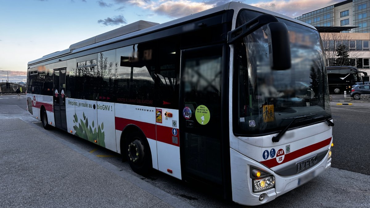 A bus transports tourists in the winter season from Chambery Airport to La Tania