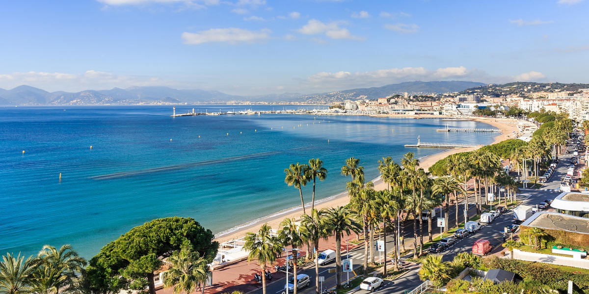 Transfer from airport Nice to Cannes. Book a car with english-speaking driver.