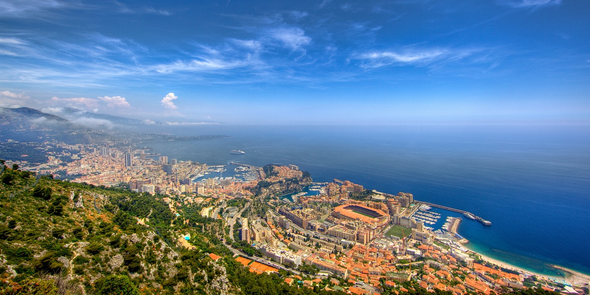 Transfer from Antibes to Monaco. Taxi with english-speaking driver.