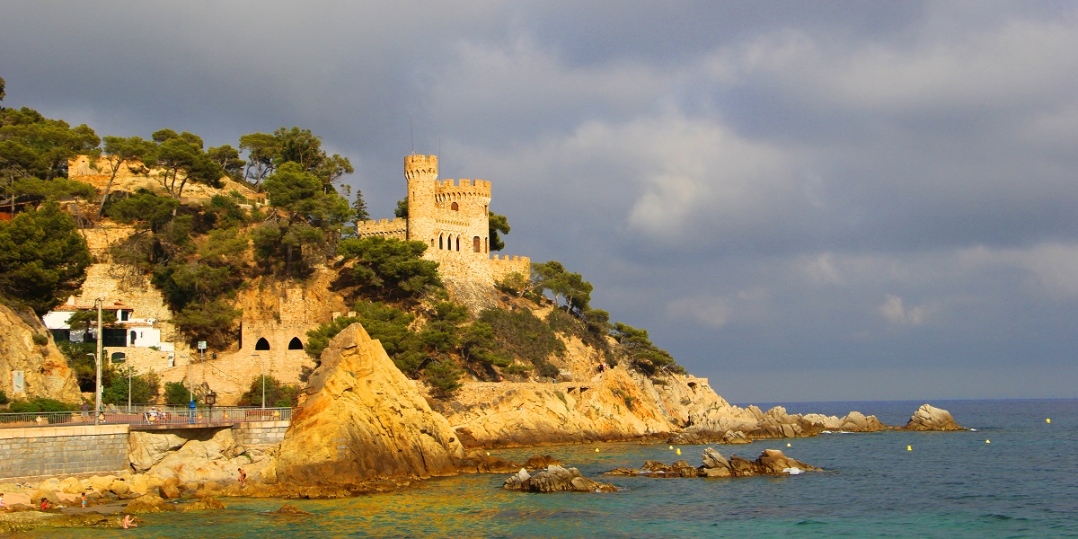 Transfer from Airport Barcelona to Lloret de Mar. Taxi with english-speaking driver.