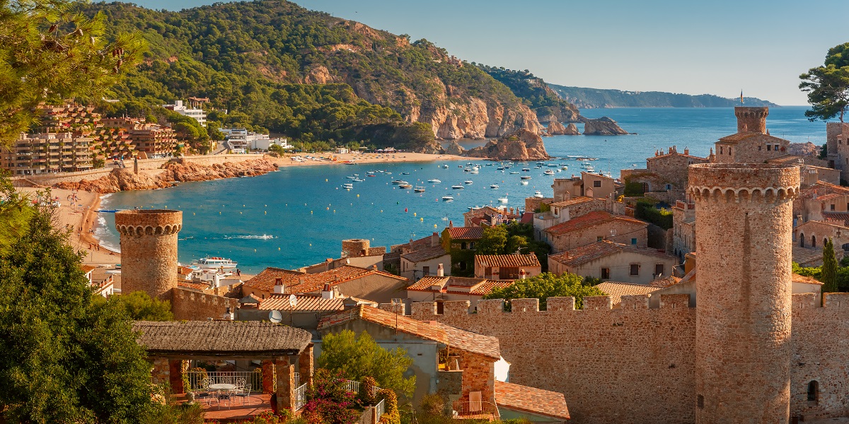 Transfer from Airport Barcelona to Tossa de Mar. Economy and business class taxi.