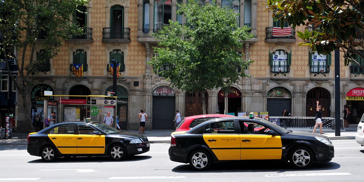 Book a taxi from Barcelona airport to Salou. English-speaking drivers to Salou