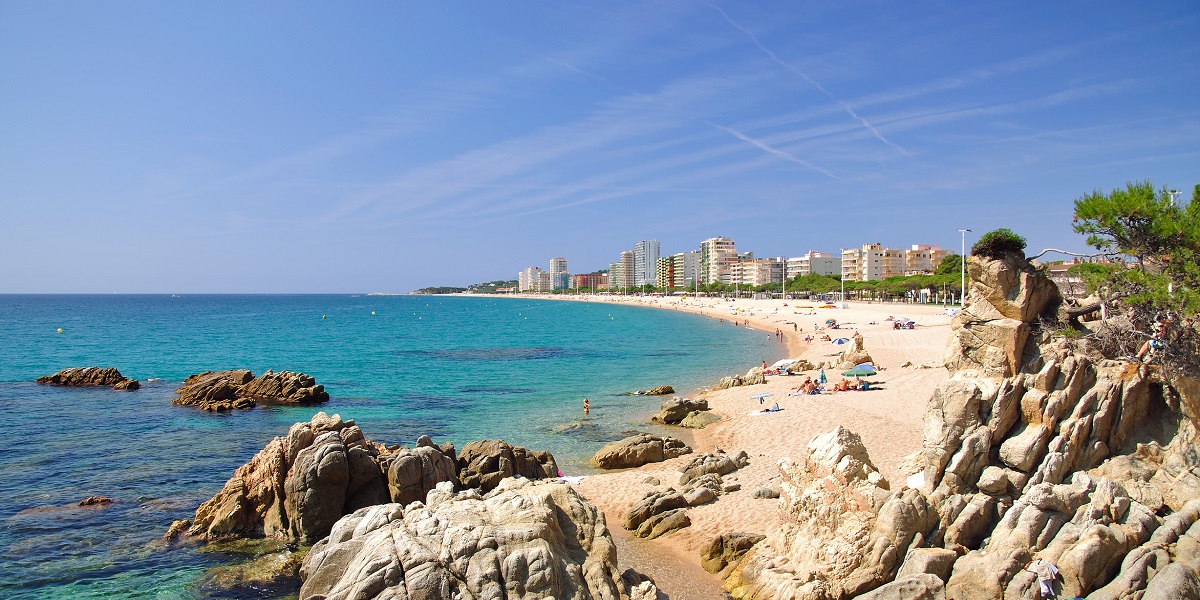 Transfer from Airport Barcelona to Platja d'Aro. Taxi with english-speaking driver.